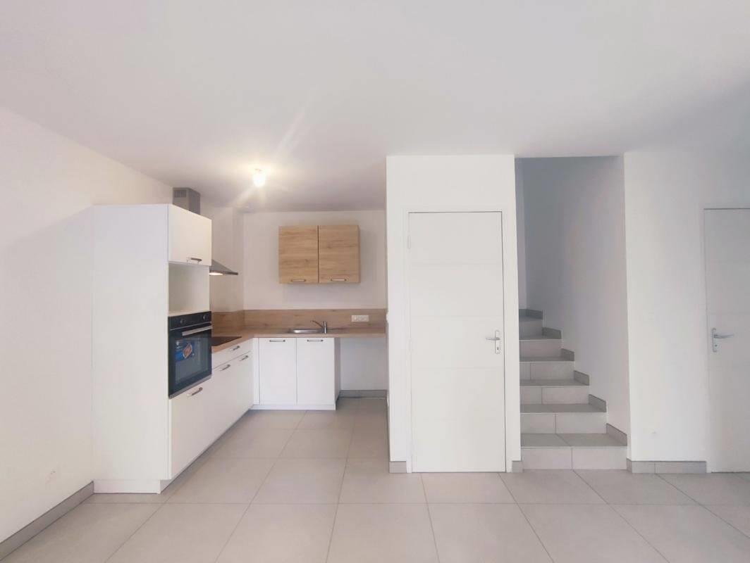 Maison à louer, 74m², Saint-Romain-de-Jalionas