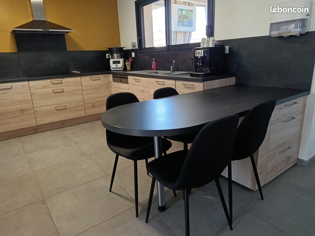 Maison à louer, 106m², Charnas