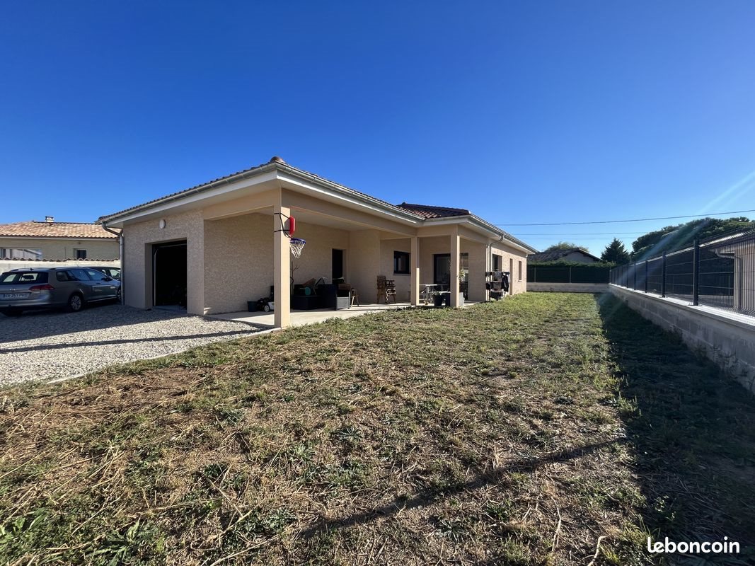 Maison à louer, 106m², Charnas