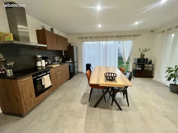 Maison à louer, 92m², Félines