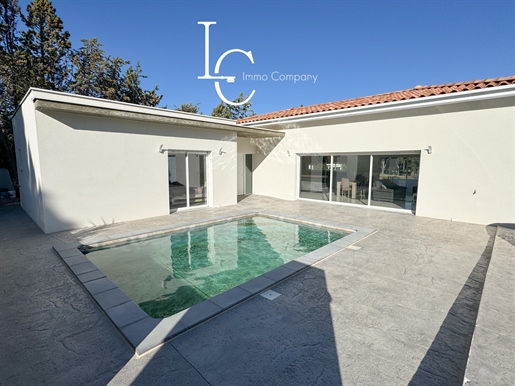 A contemporary single-storey villa, with a magnificent swimming pool and a set of services