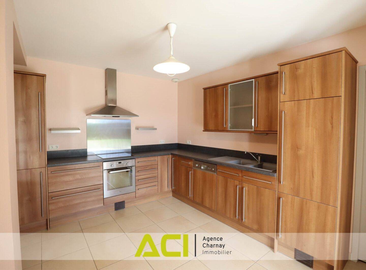 Maison à louer, 131m², Prissé