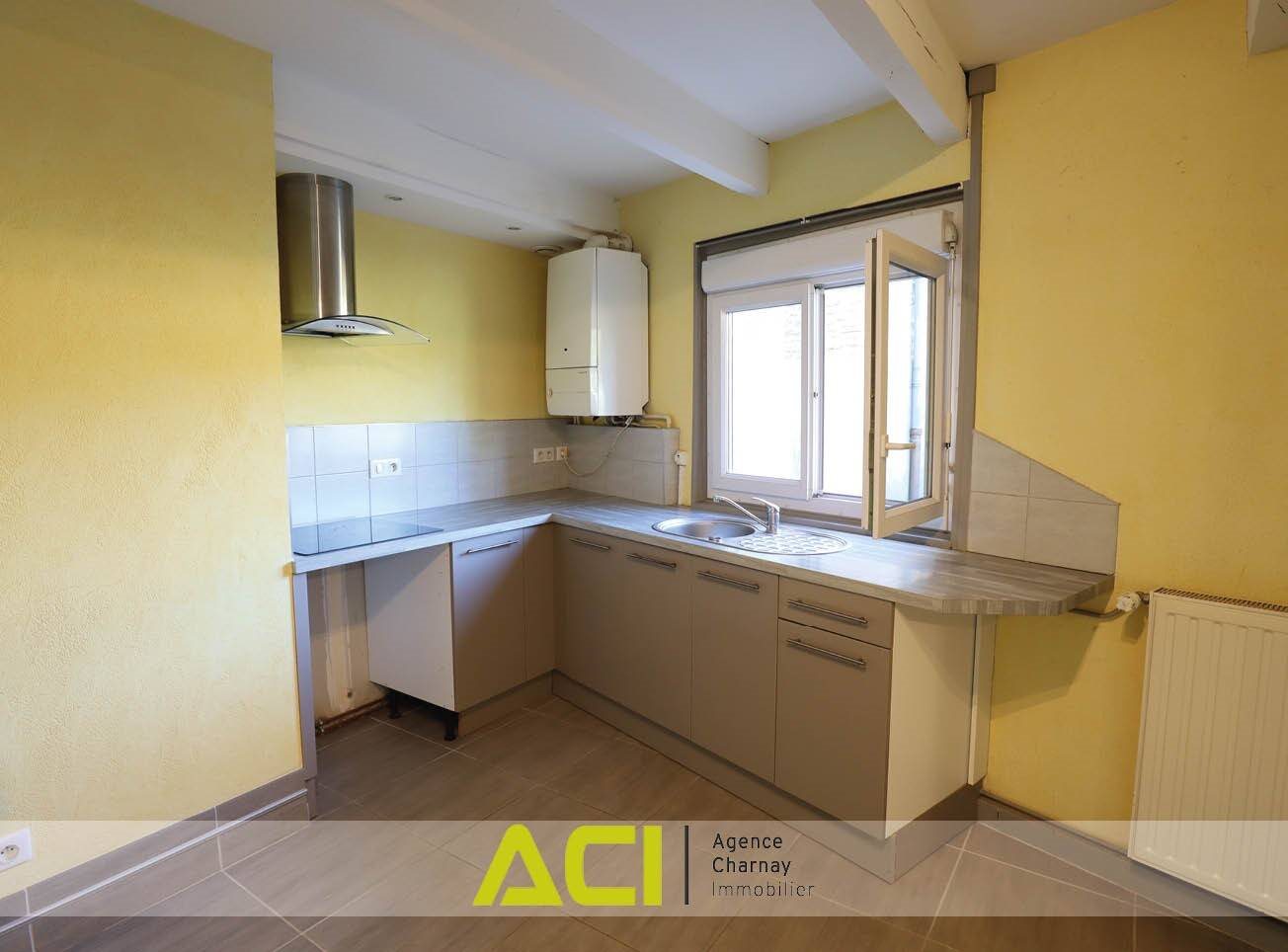 Maison à louer, 49m², Prissé