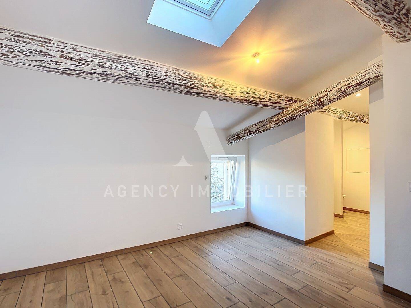 Appartement à louer, 75m², Noves