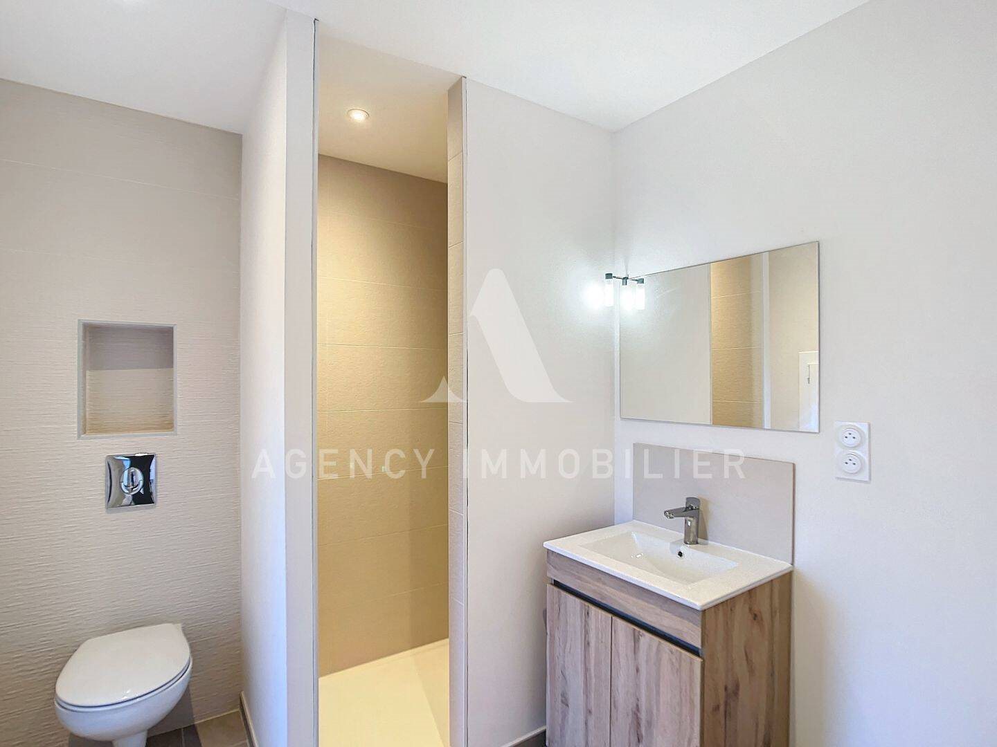 Appartement à louer, 75m², Noves