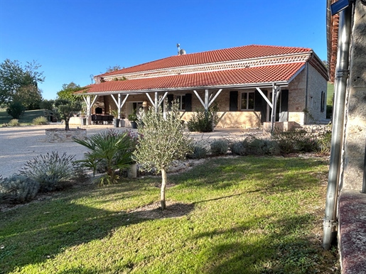 Preciosa casa de piedra en Pujols con piscina