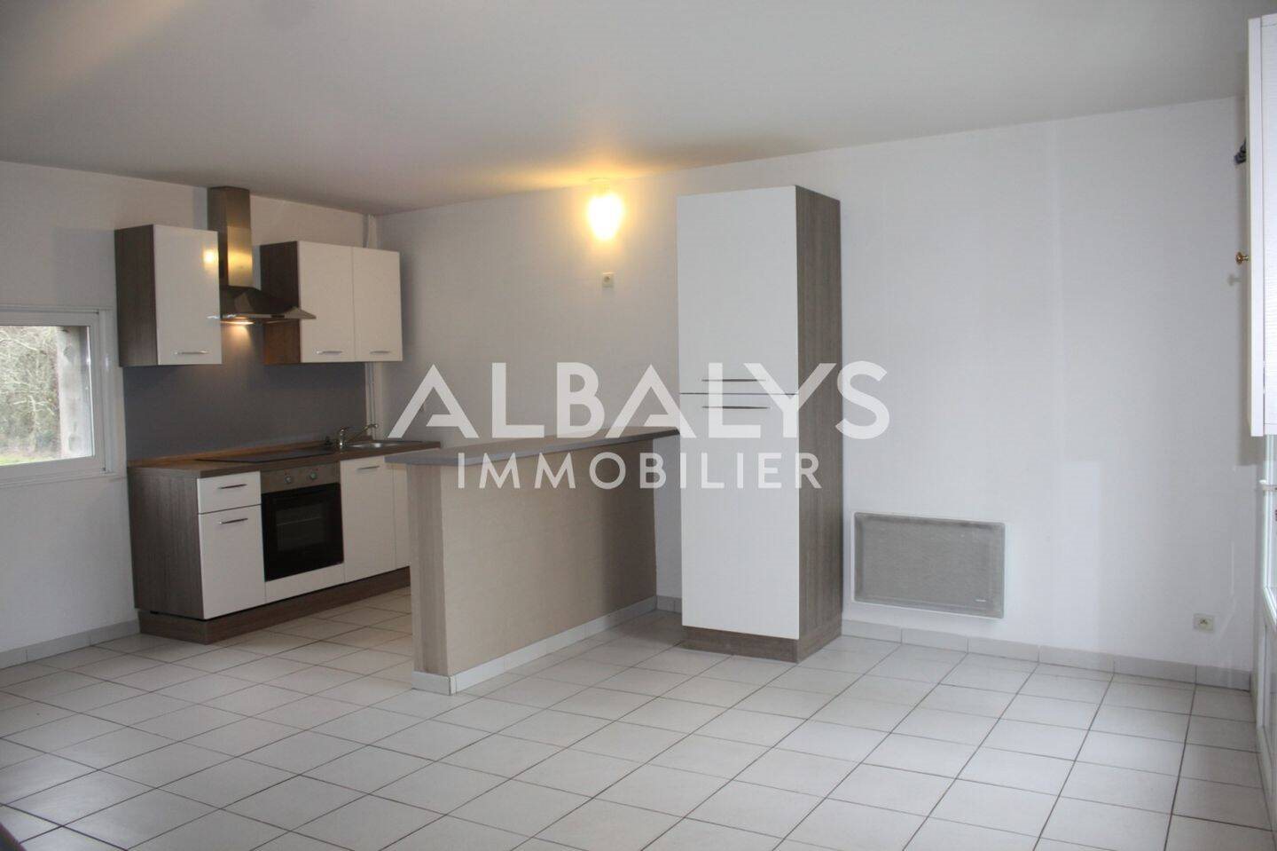 Maison à louer, 75m², Izon