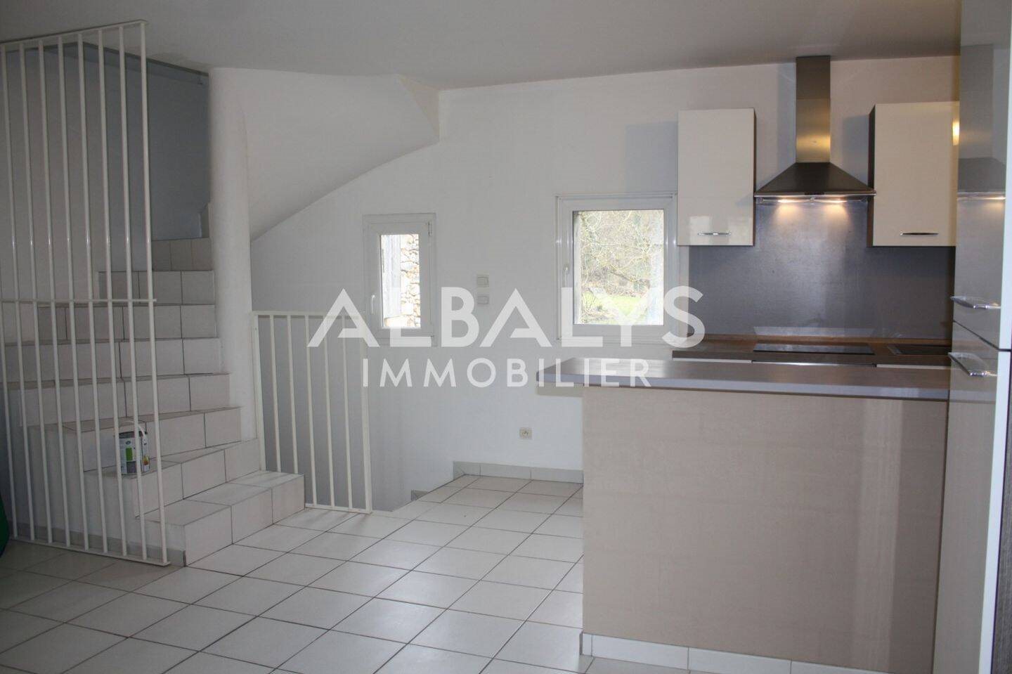 Maison à louer, 75m², Izon