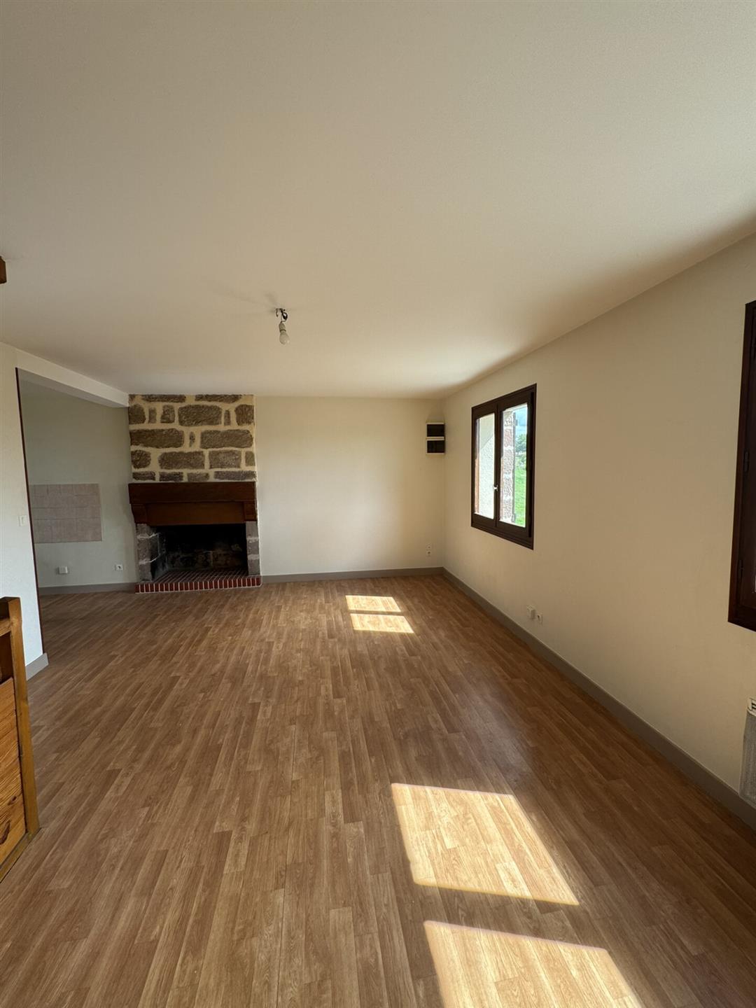 Appartement à louer, 76m², Ussac