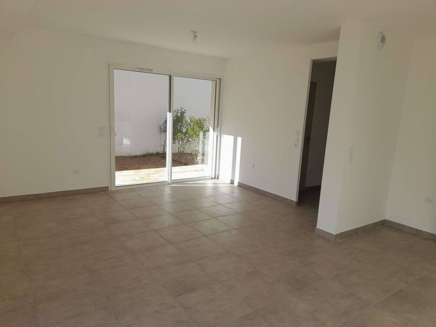 Maison à louer, 104m², Bessan