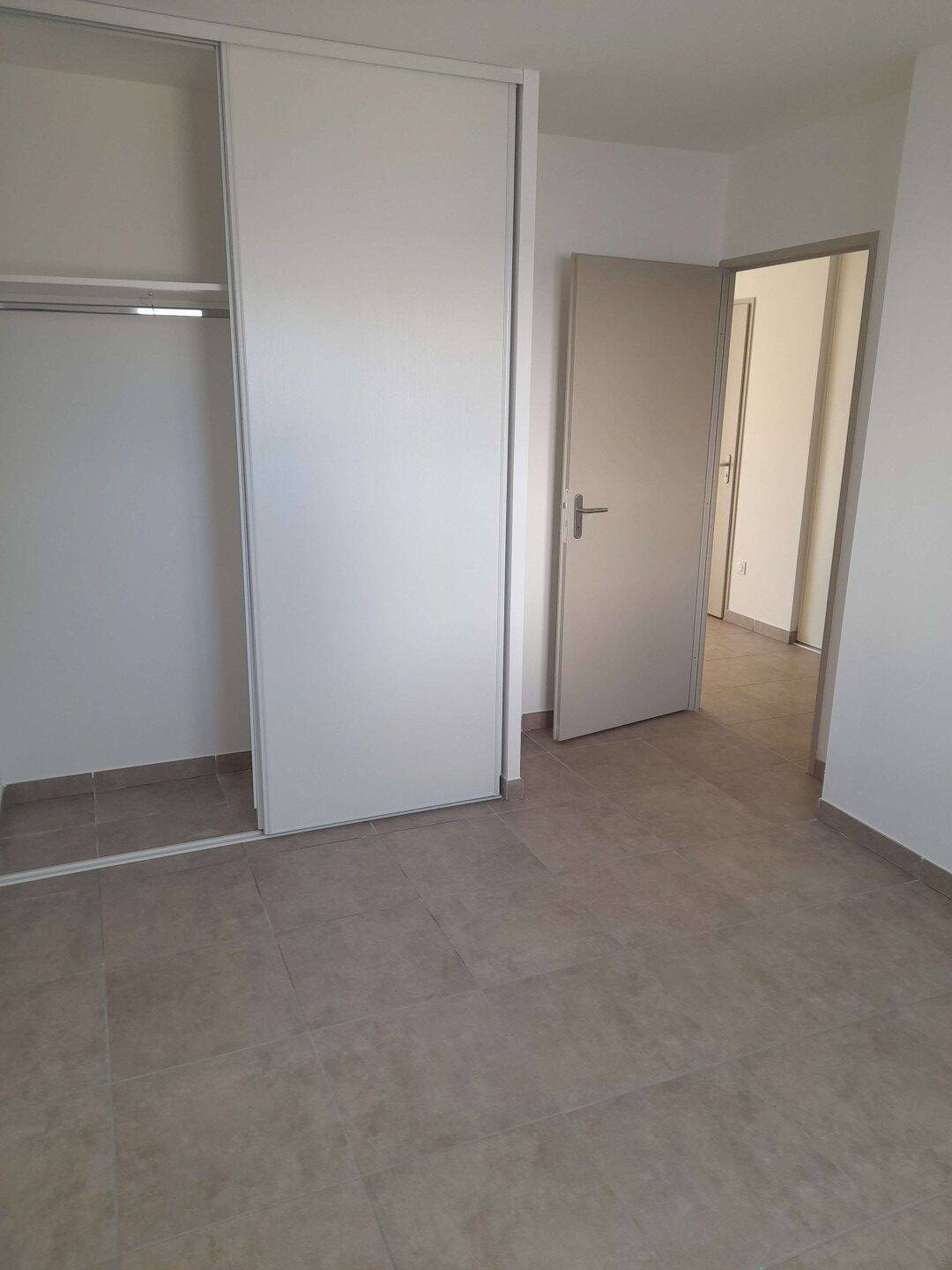 Maison à louer, 104m², Bessan