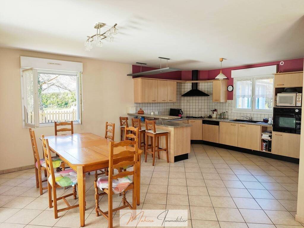 Maison à vendre, 124m², Gex