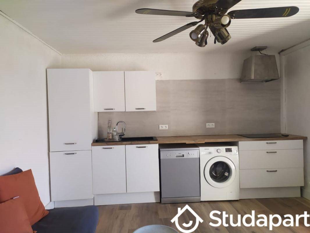 Appartement à louer, 20m², Saint-Julien-les-Rosiers