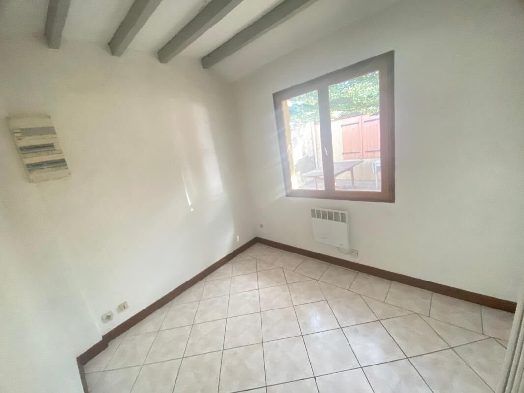 Maison à louer, 52m², Saint-Mitre-les-Remparts