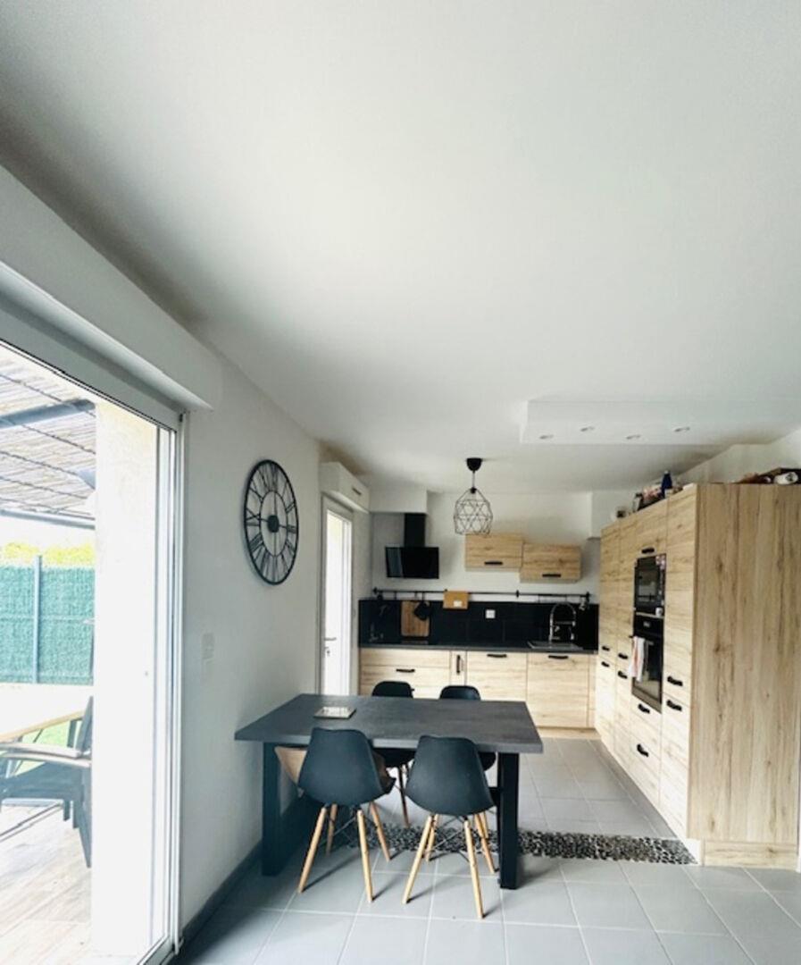 Maison à louer, 77m², Grans