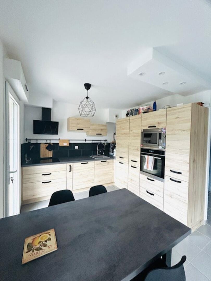 Maison à louer, 77m², Grans