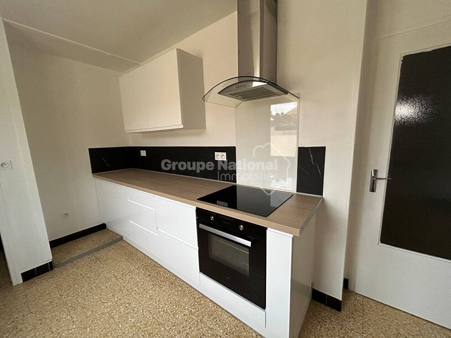 Maison à louer, 74m², Bezouce