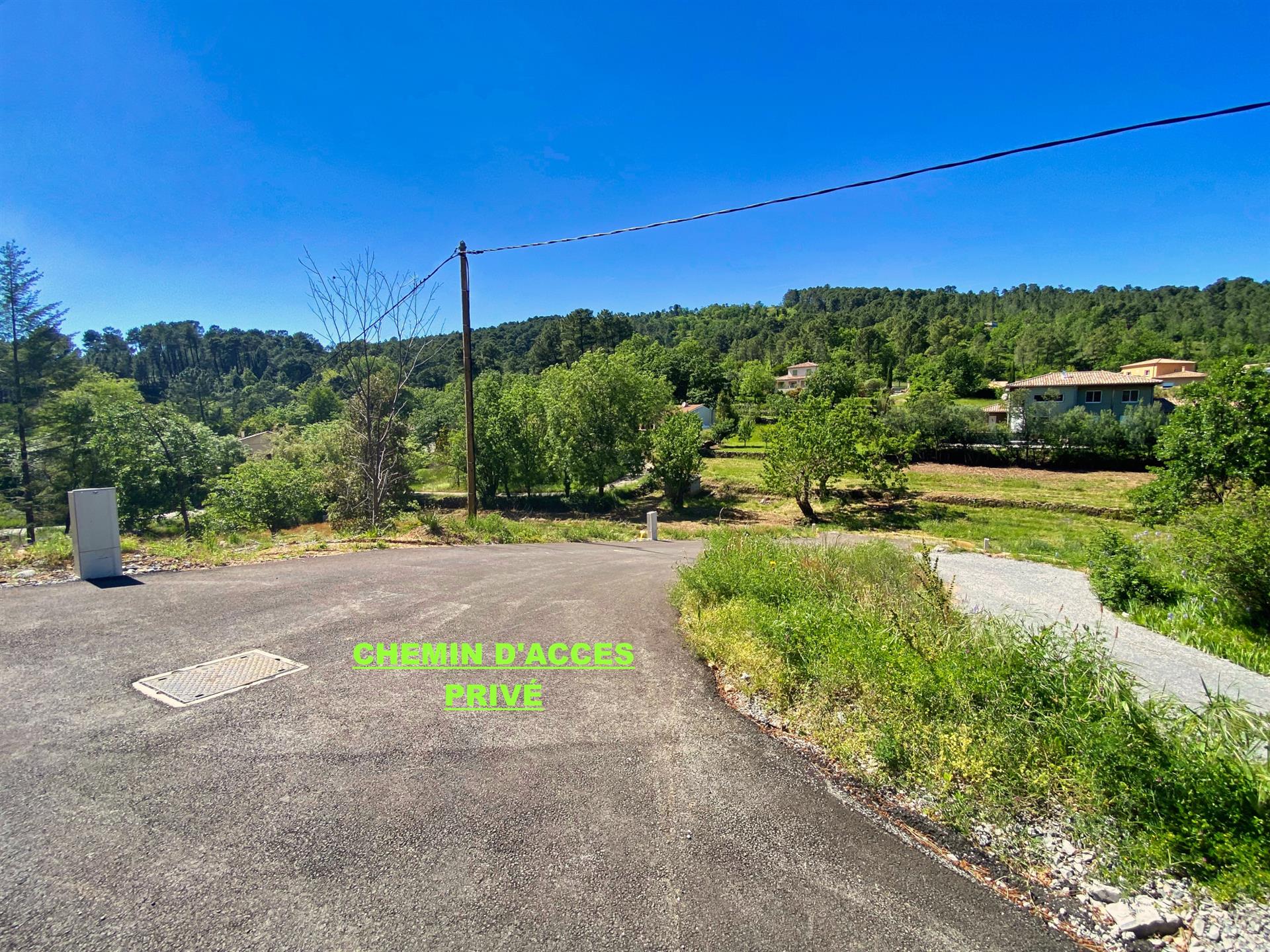 A 5 minutos de Aubenas, Terreno de 954 m2 aproximadamente.