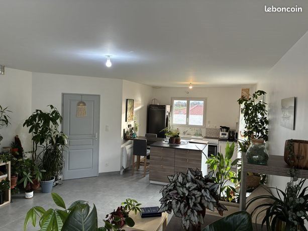 Maison à louer, 73m², Roche