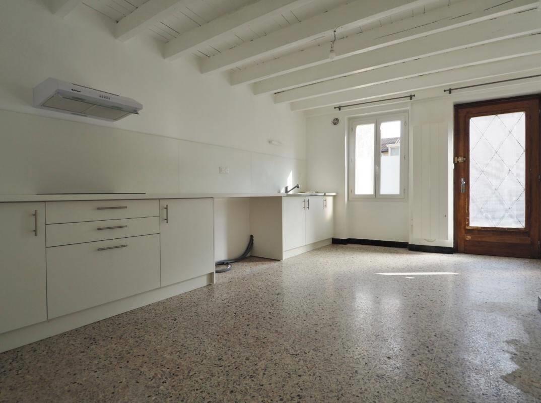 Maison à louer, 74m², Villieu-Loyes-Mollon