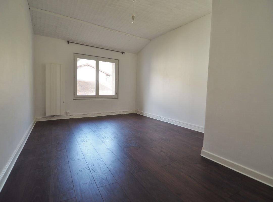 Maison à louer, 74m², Villieu-Loyes-Mollon