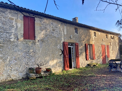 Prächtiges Steinhaus aus dem Ende des 19. Jahrhunderts, das um 2001 von den Compagnons de France kom