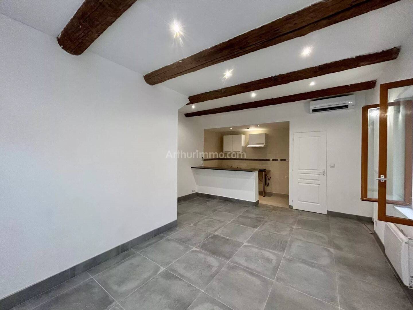 Appartement à louer, 30m², Saint-Mitre-les-Remparts