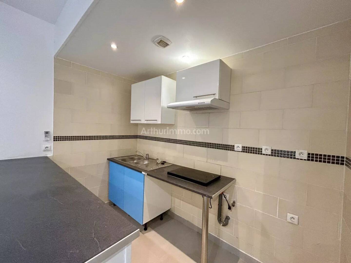 Appartement à louer, 30m², Saint-Mitre-les-Remparts