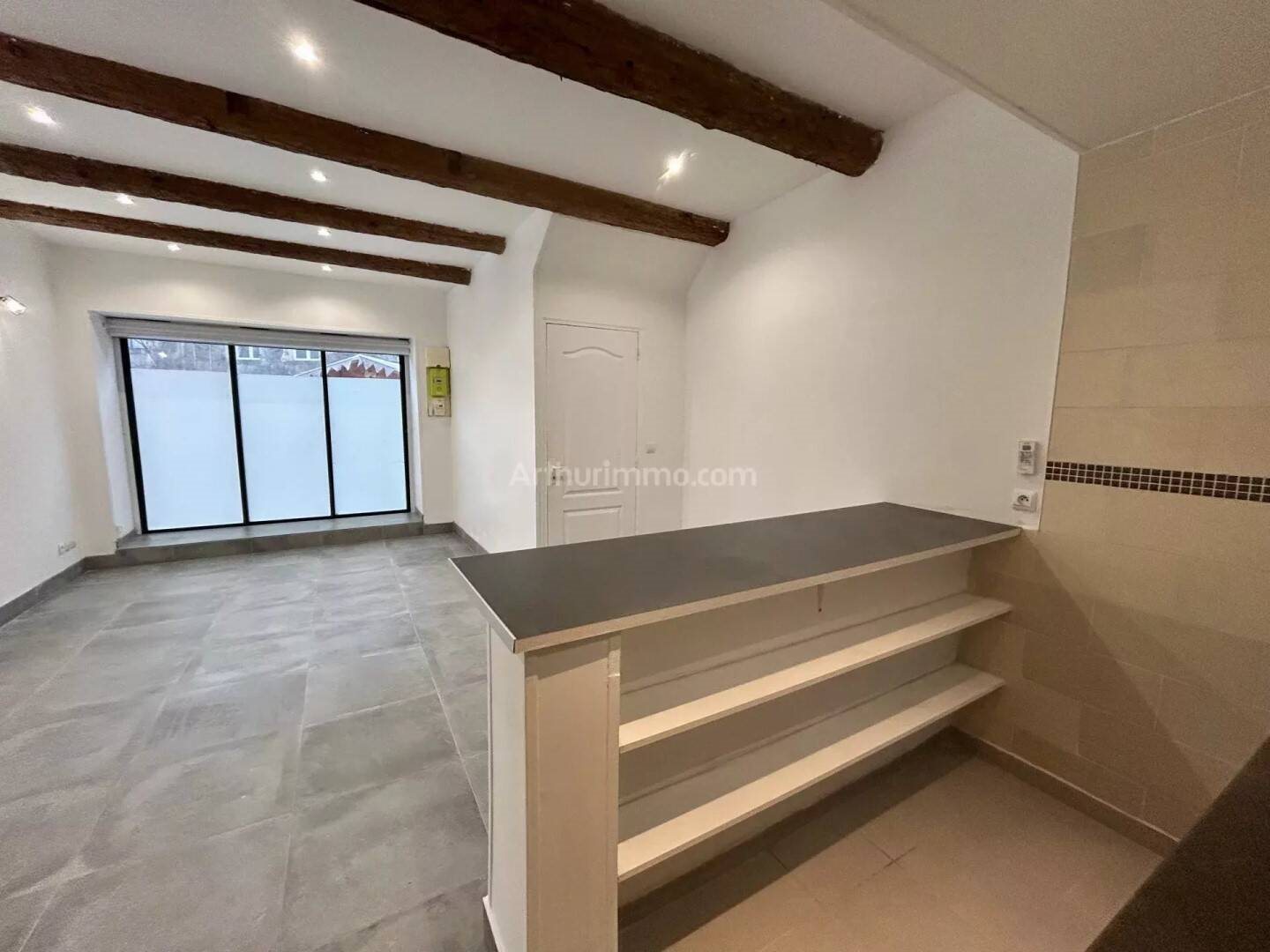 Appartement à louer, 30m², Saint-Mitre-les-Remparts