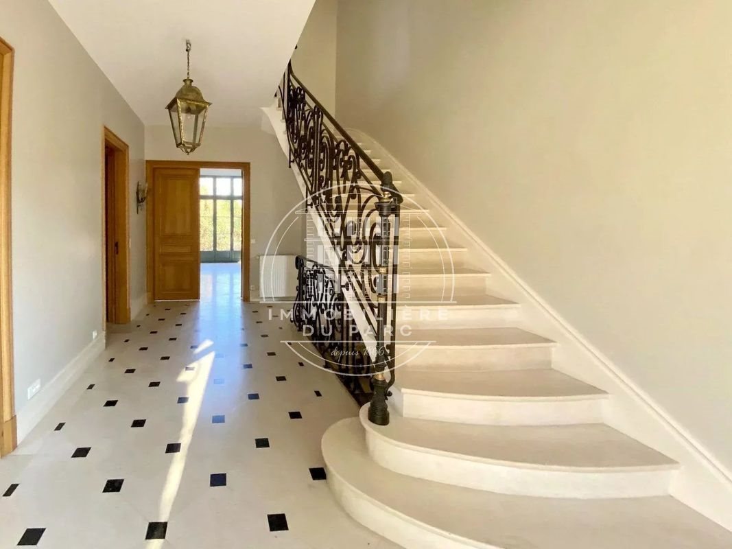 Maison à louer, 246m², Bazoches-sur-Guyonne