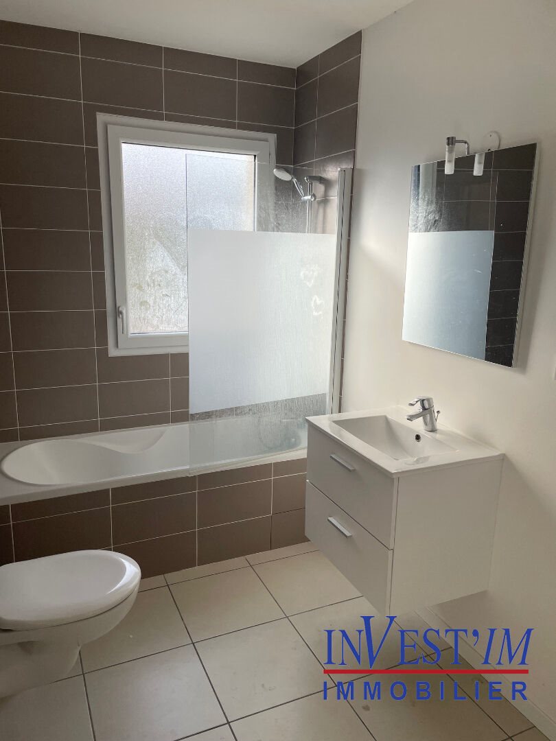 Maison à louer, 952m², Saint-Genis-Laval