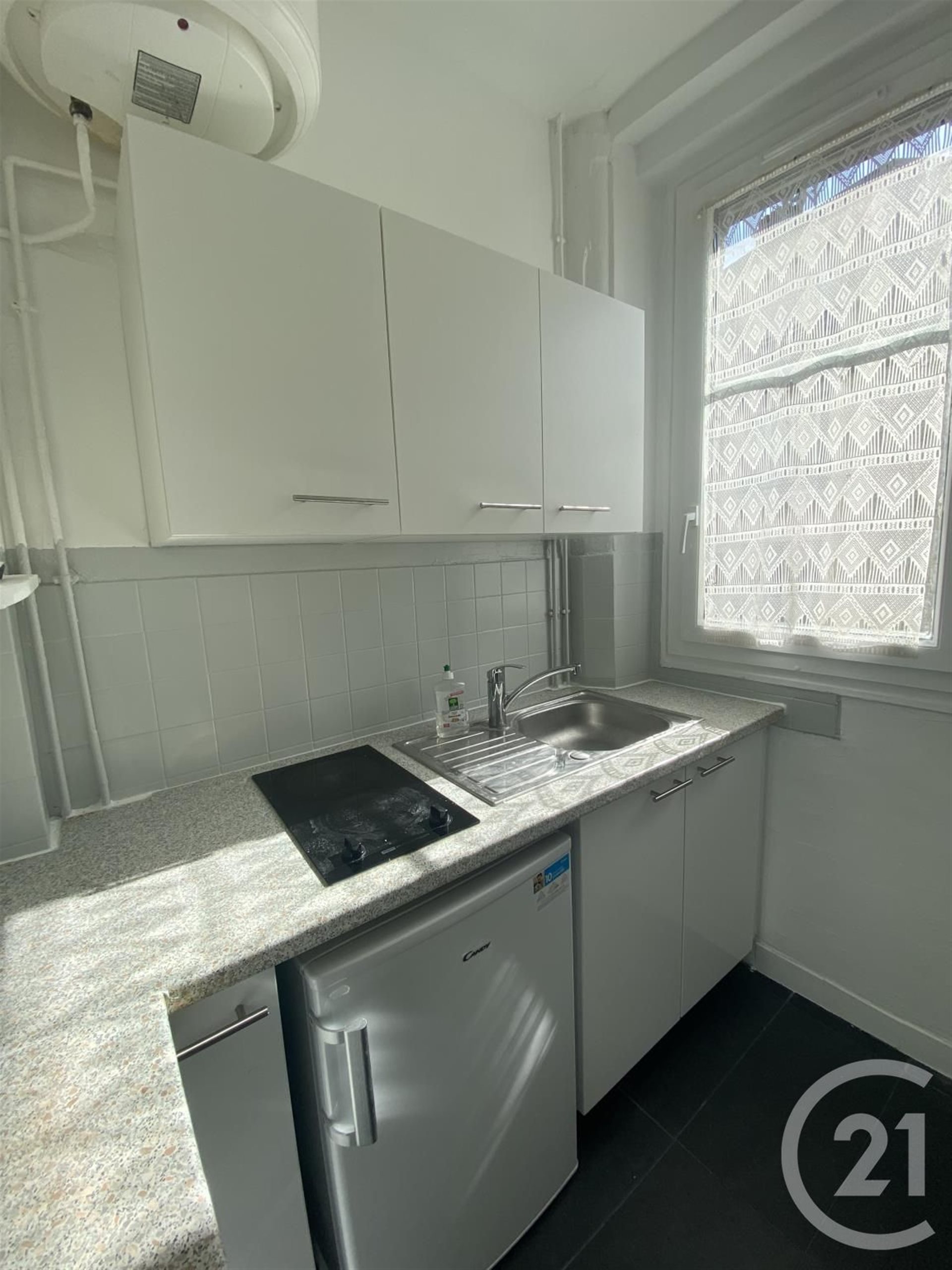 Appartement à louer, 19m², Paris 18ème