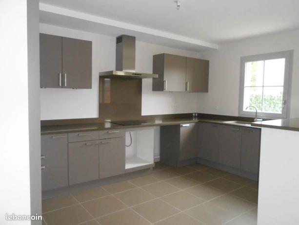 Maison à louer, 77m², Favières