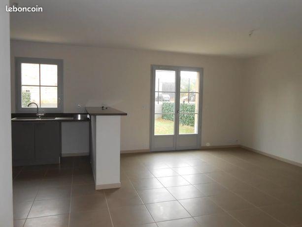 Maison à louer, 77m², Favières