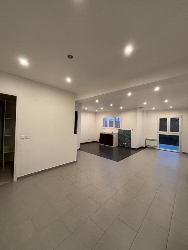 Appartement à louer, 82m², Montry