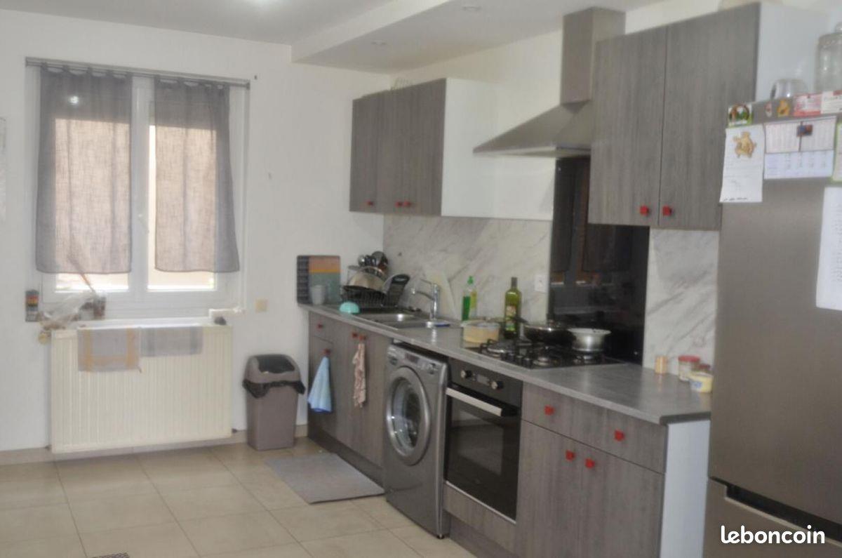 Maison à louer, 79m², Mézens