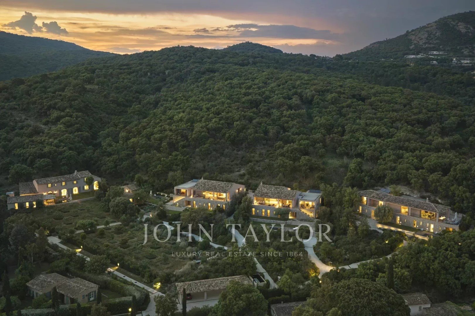 Maison à louer, 1200m², Grimaud