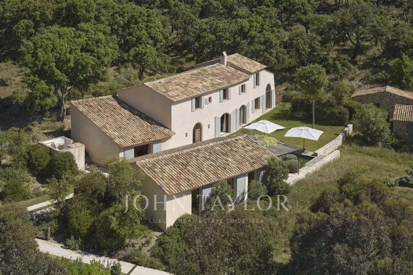 Maison à louer, 700m², Grimaud