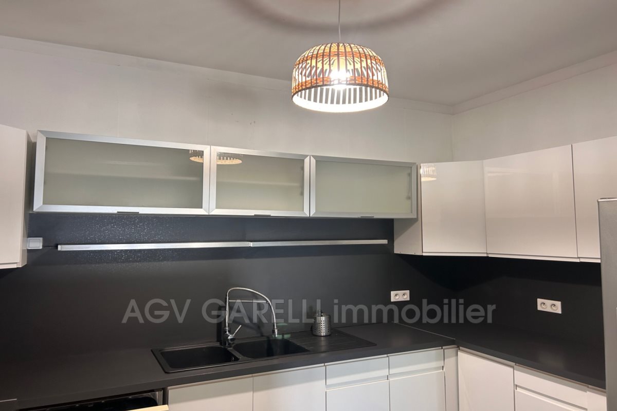 Maison à louer, 83m², Hyères