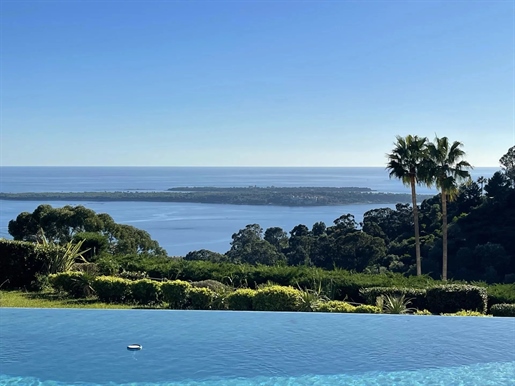 Utsökt Havsutsikt Över Îles De Lérins