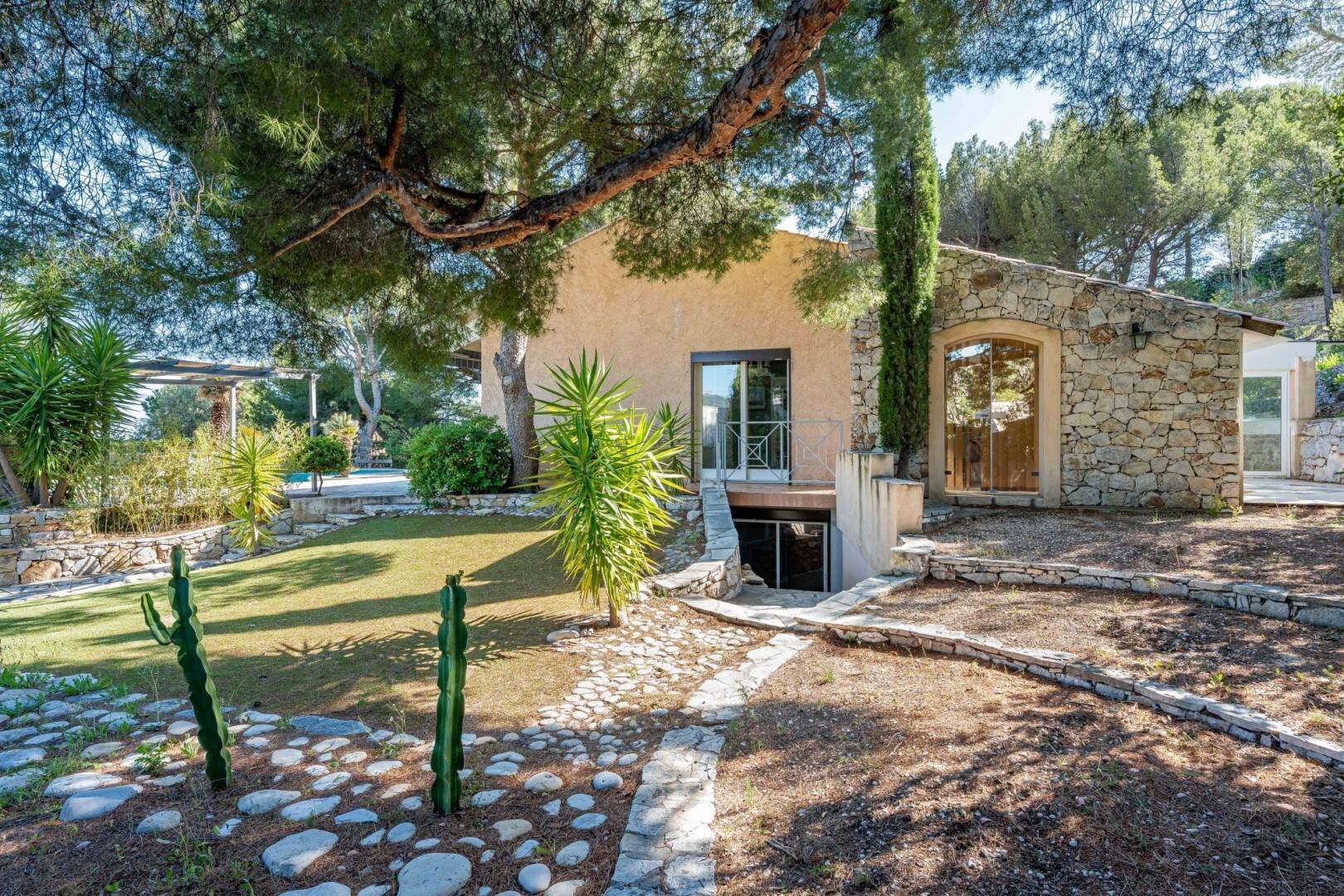 Maison à louer, 250m², Cassis