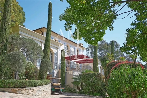 Superbe propriété avec vue sur la baie de Cannes