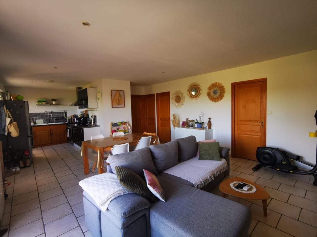 Maison à louer, 82m², Estézargues