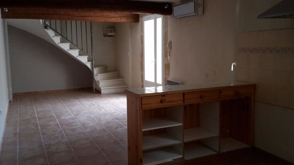 Maison à louer, 67m², Estézargues