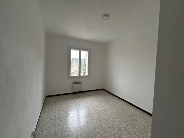Maison à louer, 63m², Eyguières