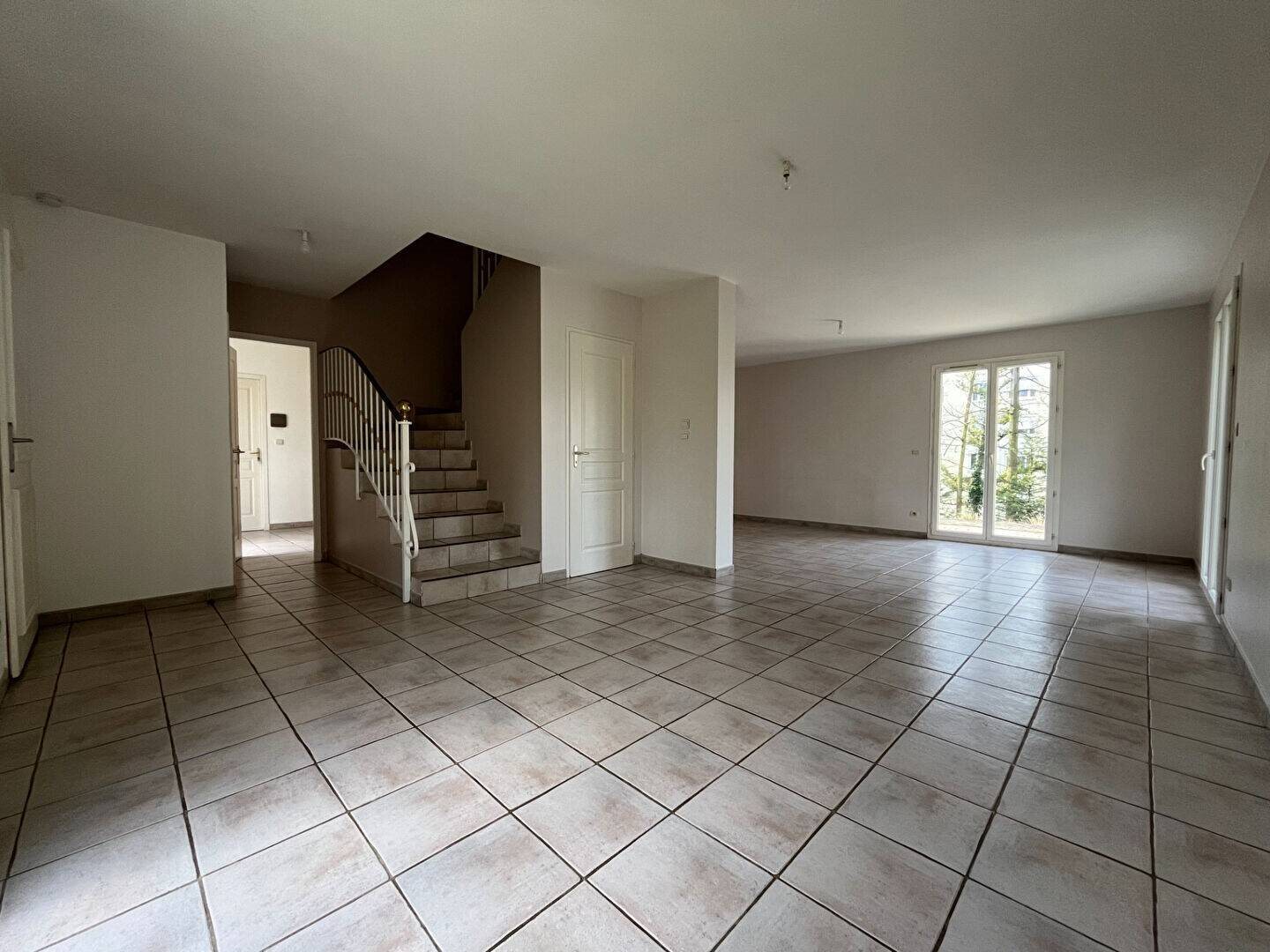 Maison à louer, 123m², Fontaines-sur-Saône