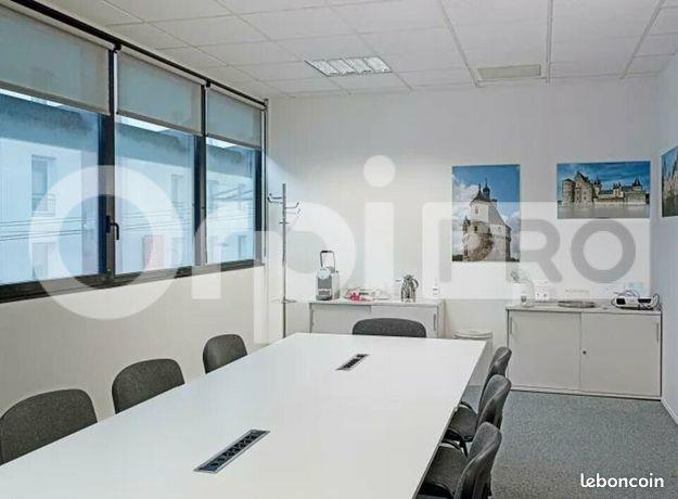 Maison à louer, 567m², Paray-Vieille-Poste