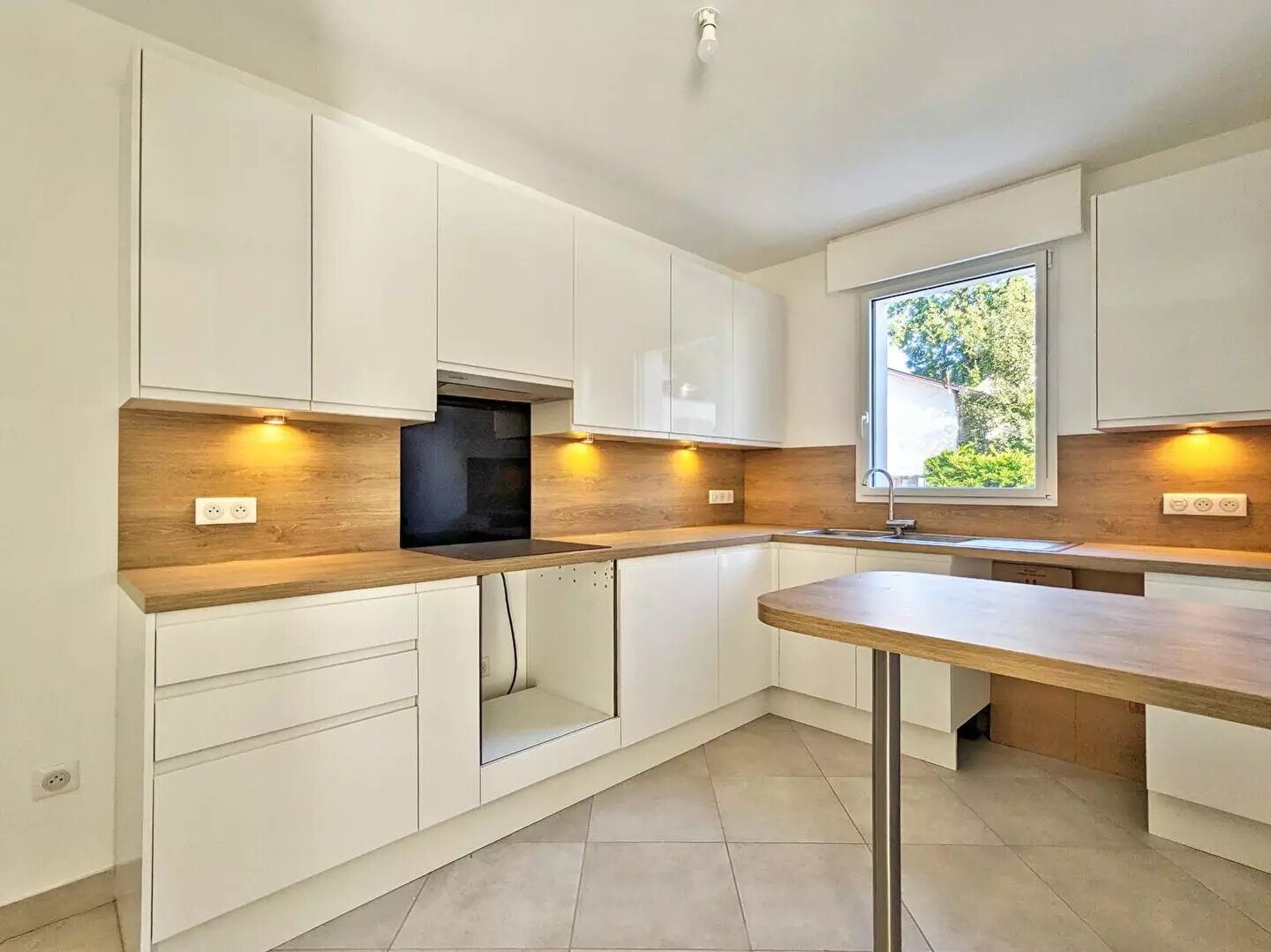 Maison à louer, 285m², La Celle-Saint-Cloud