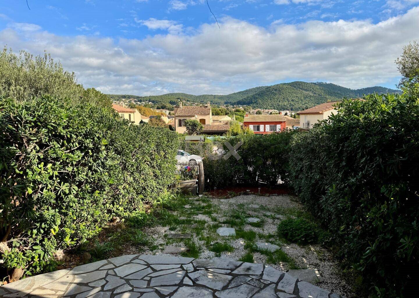 Maison à louer, 58m², Carqueiranne