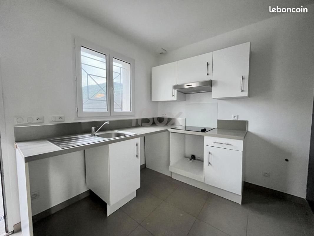 Maison à louer, 82m², Cuers